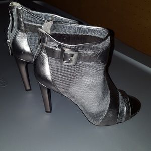 Shoe booties